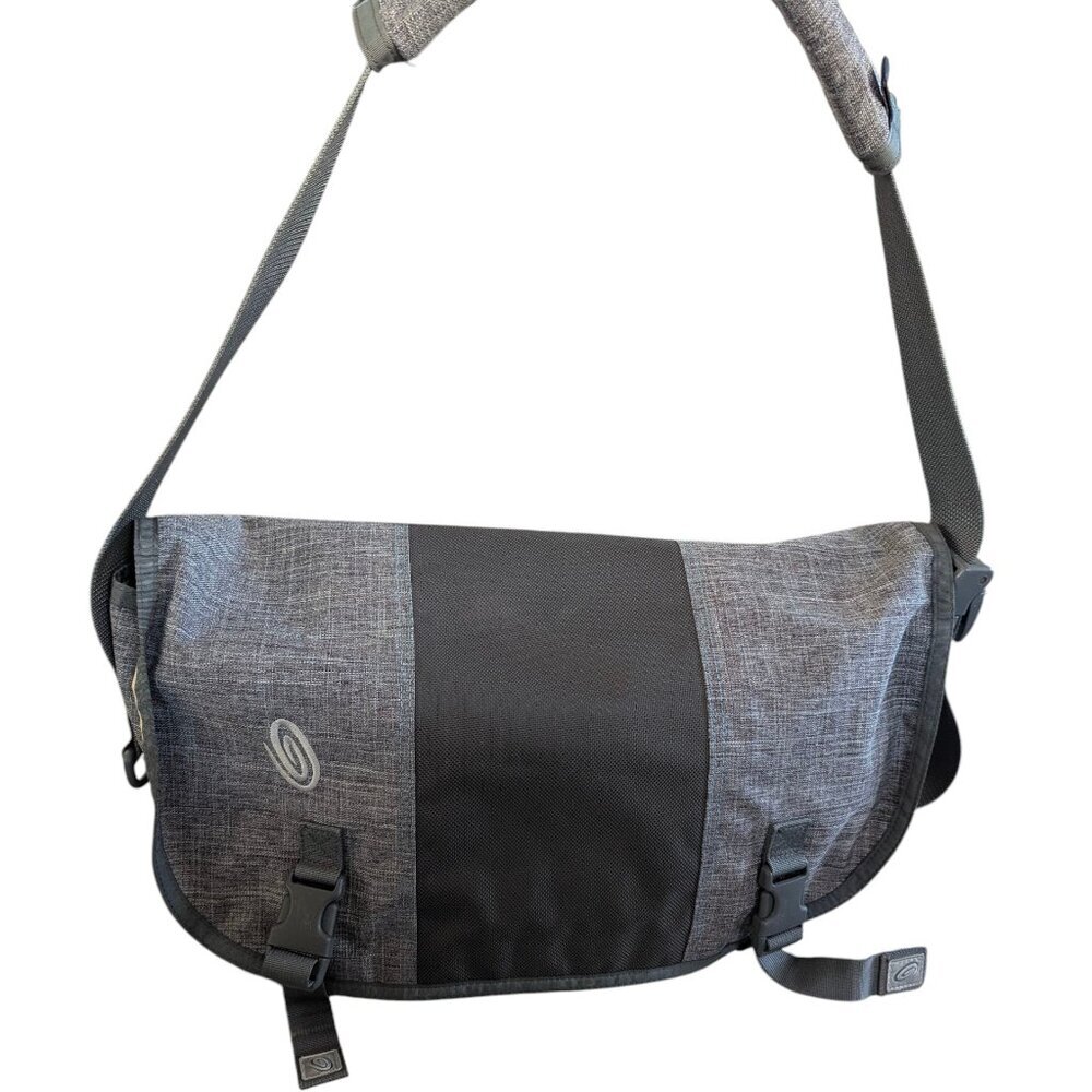 Timbuk2 Signature Messenger bag with padded adjustable shoulder strap